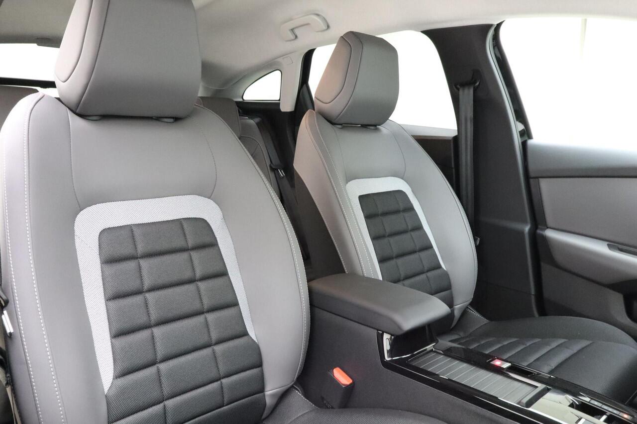 Citroen C4 1.2 Hybrid 145pk Collection Automaat | DEMO | Navigatie | Climate control | Camera | Extra getint glas | Lichtmetalen velgen | Stoelverwarming | Verwarmd voorruit