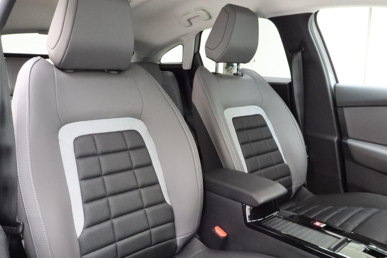 Citroen C4 1.2 Hybrid 145pk Collection Automaat | Navigatie | Stoel & Voorruitverwarming | Extra getint glas | Zwart dak | Lichtmetalen velgen Black | Climate control