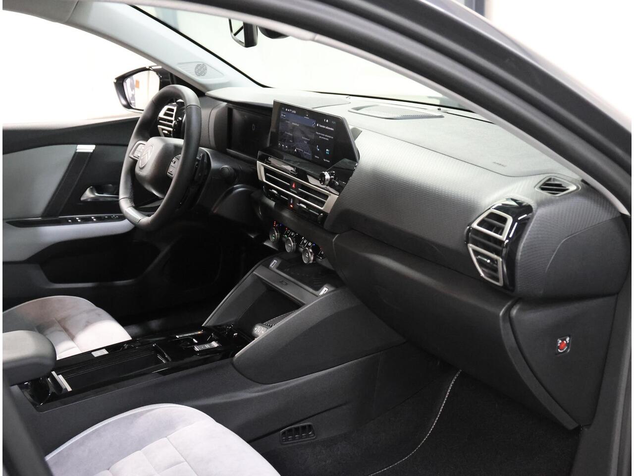 Citroen C4 1.2 Hybrid 145PK Max | 1ste eigenaar | AppleCarPlay/AndroidAuto | Schuifkanteldak | Head-Up Display | Navigatie | Adaptive Cruise Control | Keyless | AGR Stoelen | Stoel/Stuur/Voorruitverwarming | FULL LED | 360'Camera | Isofix | Privacy Glass |