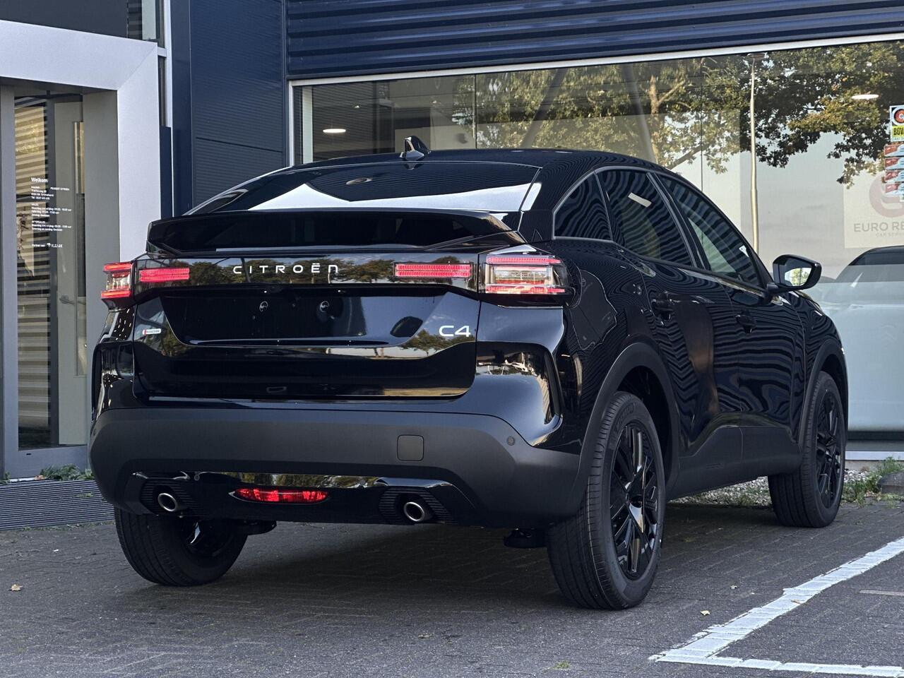 Citroen C4 1.2 Hybrid 145pk Collection | Comfort Seats | Voorruit-/Stoelverwarming | Navigatie | Climate Control | Apple Carplay/Android Auto | Cruise Control | Full LED | DAB |