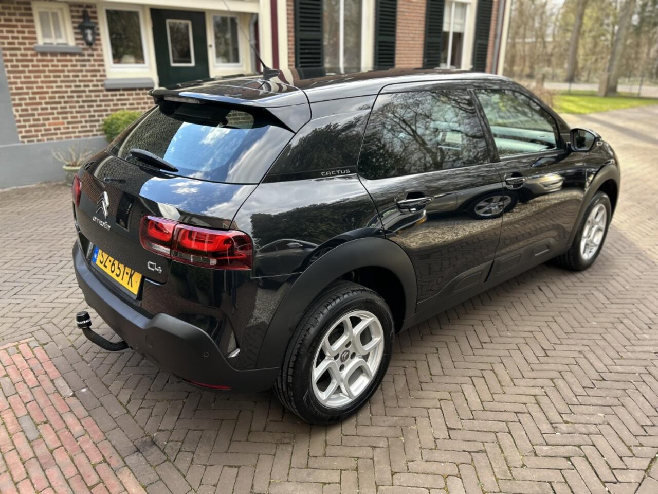 Citroen C4 CACTUS 1.2 110pk Feel Navi, Camera, Trekhaak, LMV, Carplay