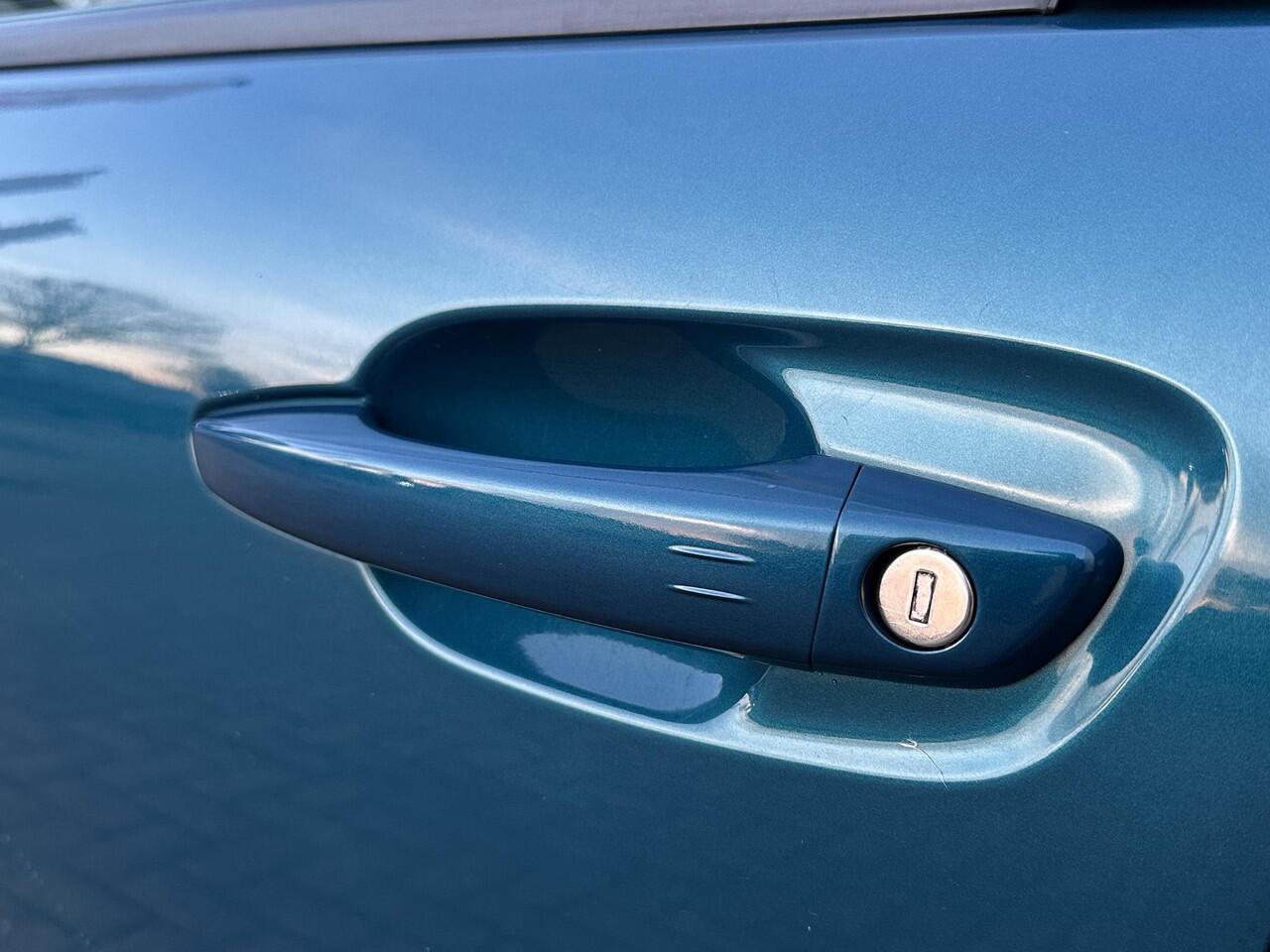 Citroen C4 CACTUS 1.2 PureTech Shine l Nieuw model l Camera l Keyless l PDC l