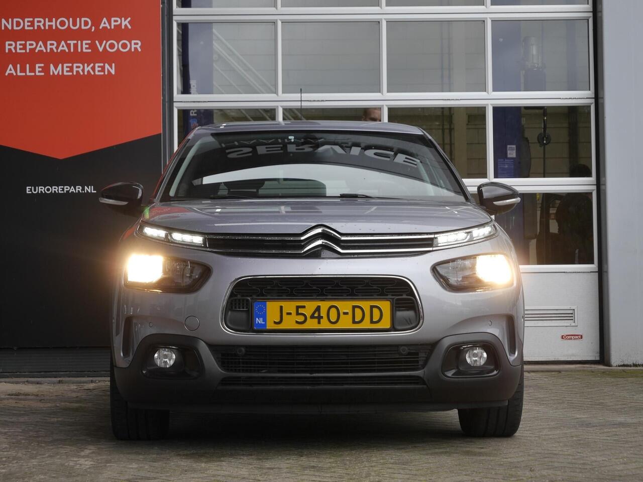 Citroen C4 CACTUS 1.2 PureTech Feel | Achteruitrijcamera | Keyless entry en start | Navigaitie | Trekhaak | Climate control | Cruise control