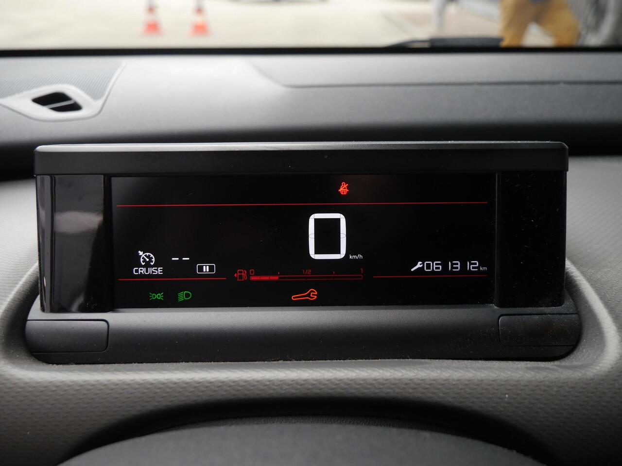 Citroen C4 CACTUS 1.2 PureTech Feel | Achteruitrijcamera | Keyless entry en start | Navigaitie | Trekhaak | Climate control | Cruise control