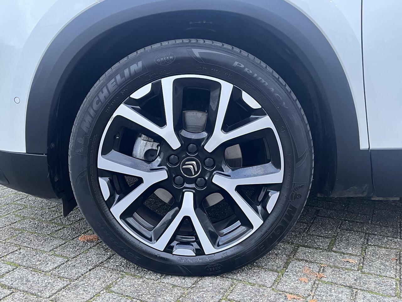 Citroen C5 Aircross 1.6 PureTech Shine / trekhaak ( 1500 kg) / Apple Carplay/Android Auto / cruise control adaptief met Stop&Go en stuurhulp / navigatiesysteem full map /
