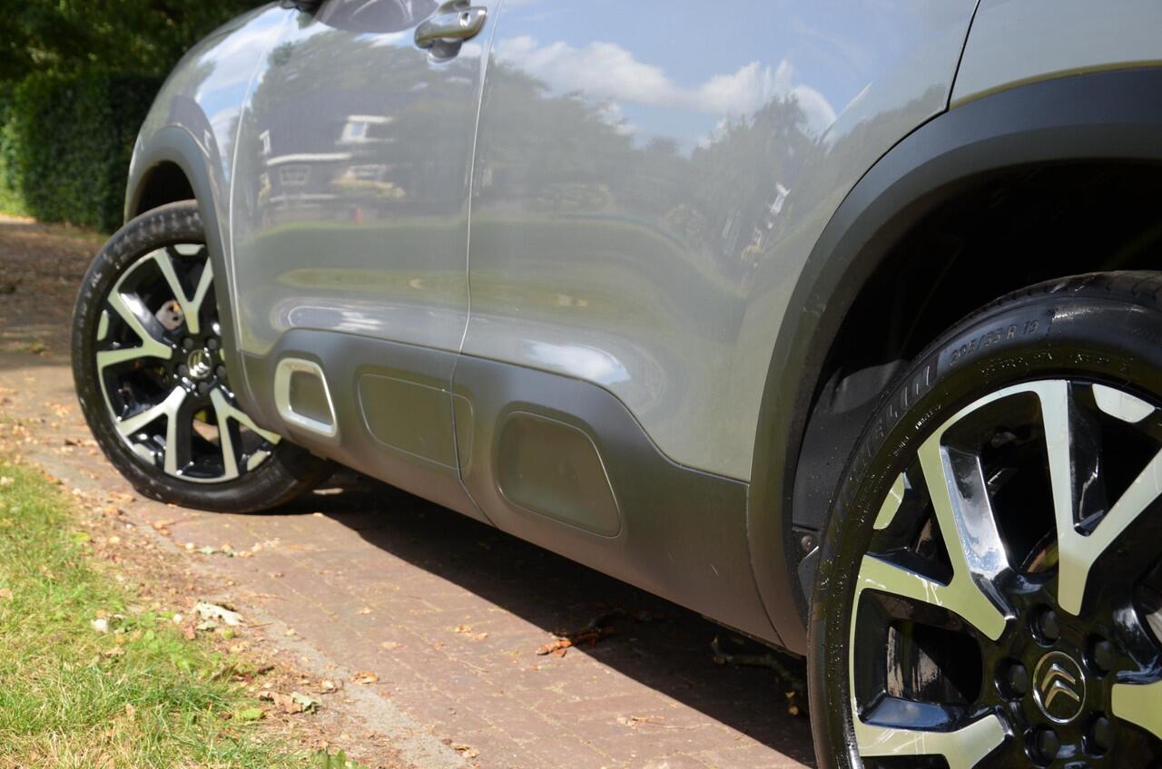 Citroen C5 Aircross 1.2 PureTech Shine Automaat/Navi/Pdc/Ecc/Achteruitrijcamera/Stoelverwarming/Trekhaak met afneembare kogel/Volledig digitaal instrumentenpaneel/Cr-Controle/Privacy-Glass/19-Inch Lmv