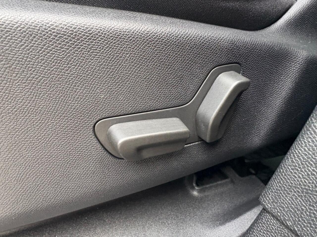 Citroen C5 1.2 PURETECH 130PK SHINE PANO-DAK NAVI CAMERA CARPLAY AIRCO LMV PDC