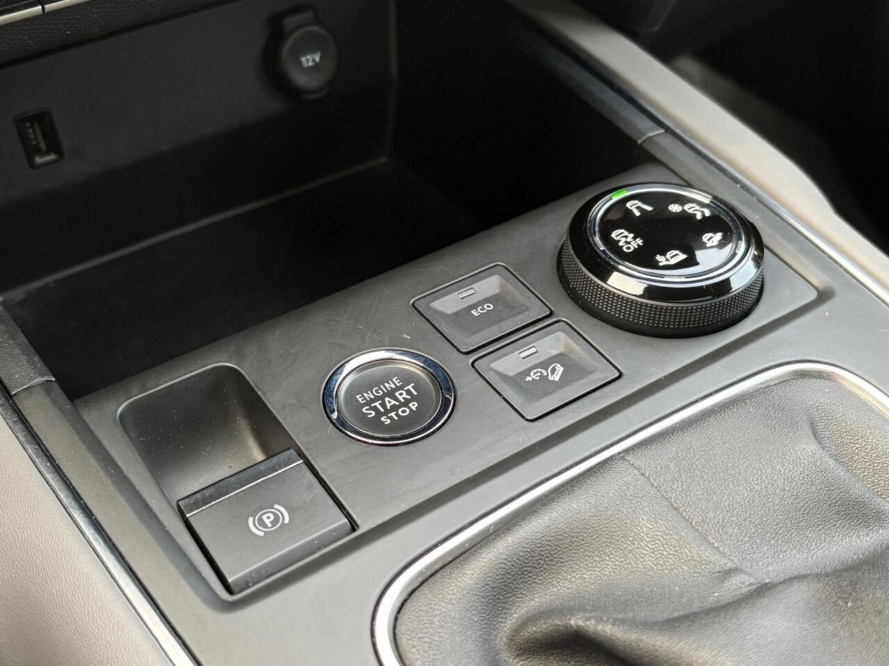 Citroen C5 1.2 PURETECH 130PK SHINE PANO-DAK NAVI CAMERA CARPLAY AIRCO LMV PDC