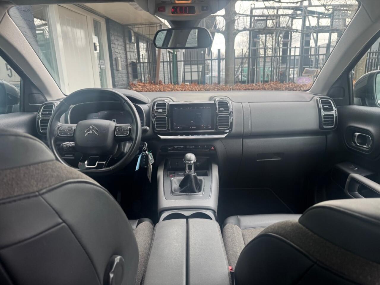 Citroen C5 1.2 Business 130pk + Camera + Car-play + 1/2 leder + Navi + 18 inch Lmv
