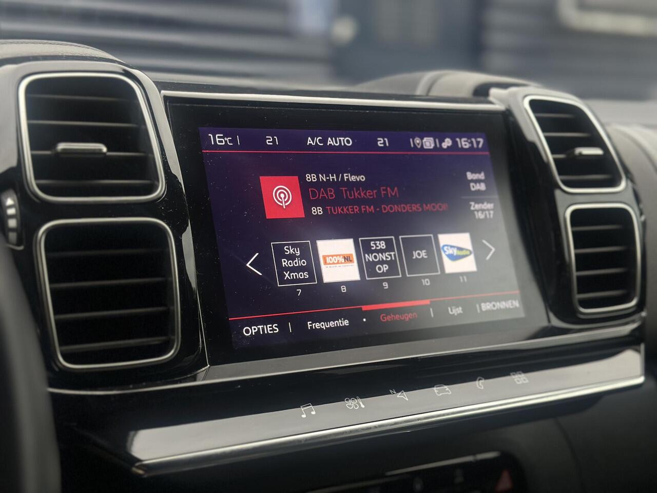 Citroen C5 Aircross 1.2 PureTech 130pk C-Series | Adaptive Cruise Control | Trekhaak | Climate Control | Apple Carplay/Android Auto | Comfort Seats | Full LED | Parkeercamera/-sensoren | Navigatie | Keyless Entry/Start | Dodehoekdetectie |
