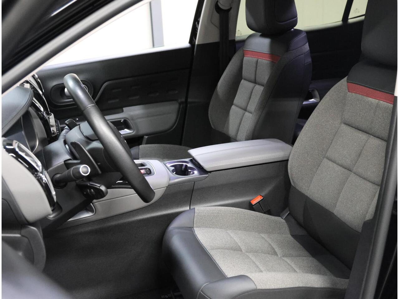 Citroen C5 Aircross 1.2 130PK C-Series | 1ste eigenaar | AppleCarPlay/AndroidAuto | Camera | Cruise Control | Climate Control | 18''LMV | Trekhaak | Navigatie | Isofix | Privacy Glass | Parkeersensoren |