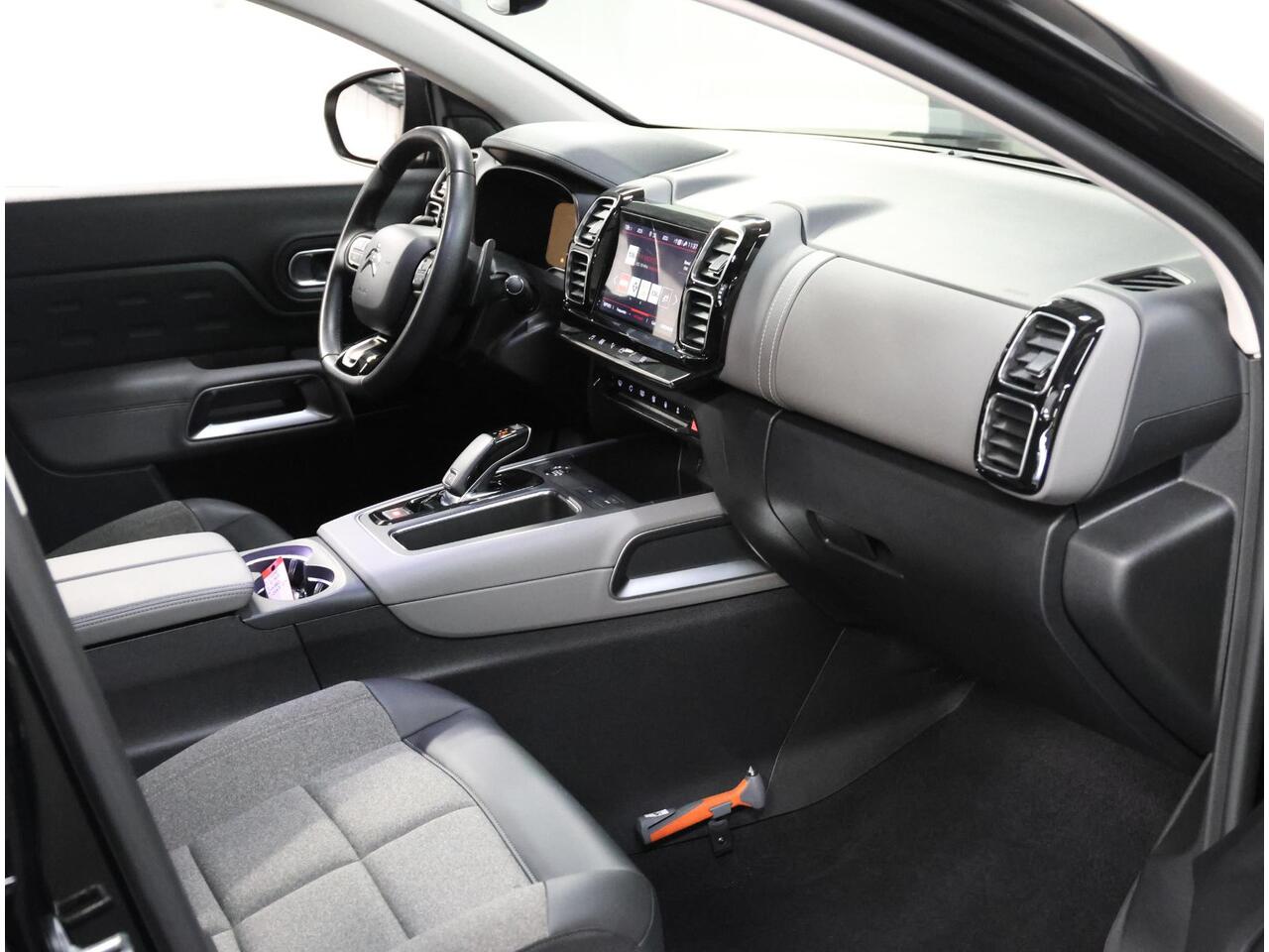 Citroen C5 Aircross 1.2 130PK C-Series | 1ste eigenaar | AppleCarPlay/AndroidAuto | Camera | Cruise Control | Climate Control | 18''LMV | Trekhaak | Navigatie | Isofix | Privacy Glass | Parkeersensoren |