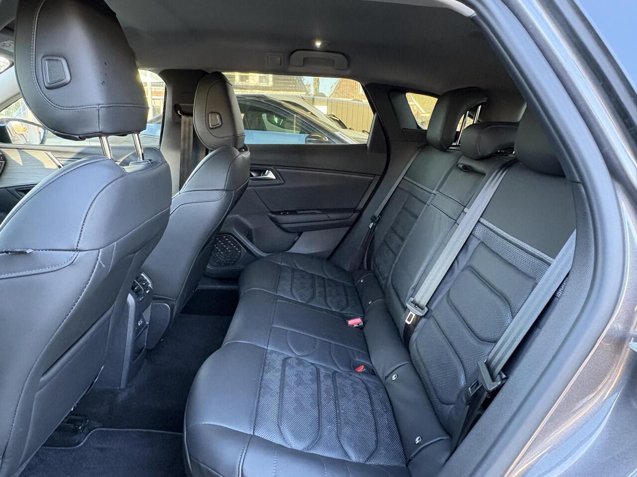 Citroen C5 X 1.6T Automaat Shine | PHC Vering | Lederen bekleding | Elektr. achterklep | Memory functie op stoel | Camera voor & achter | stoel- & stuurverwarming
