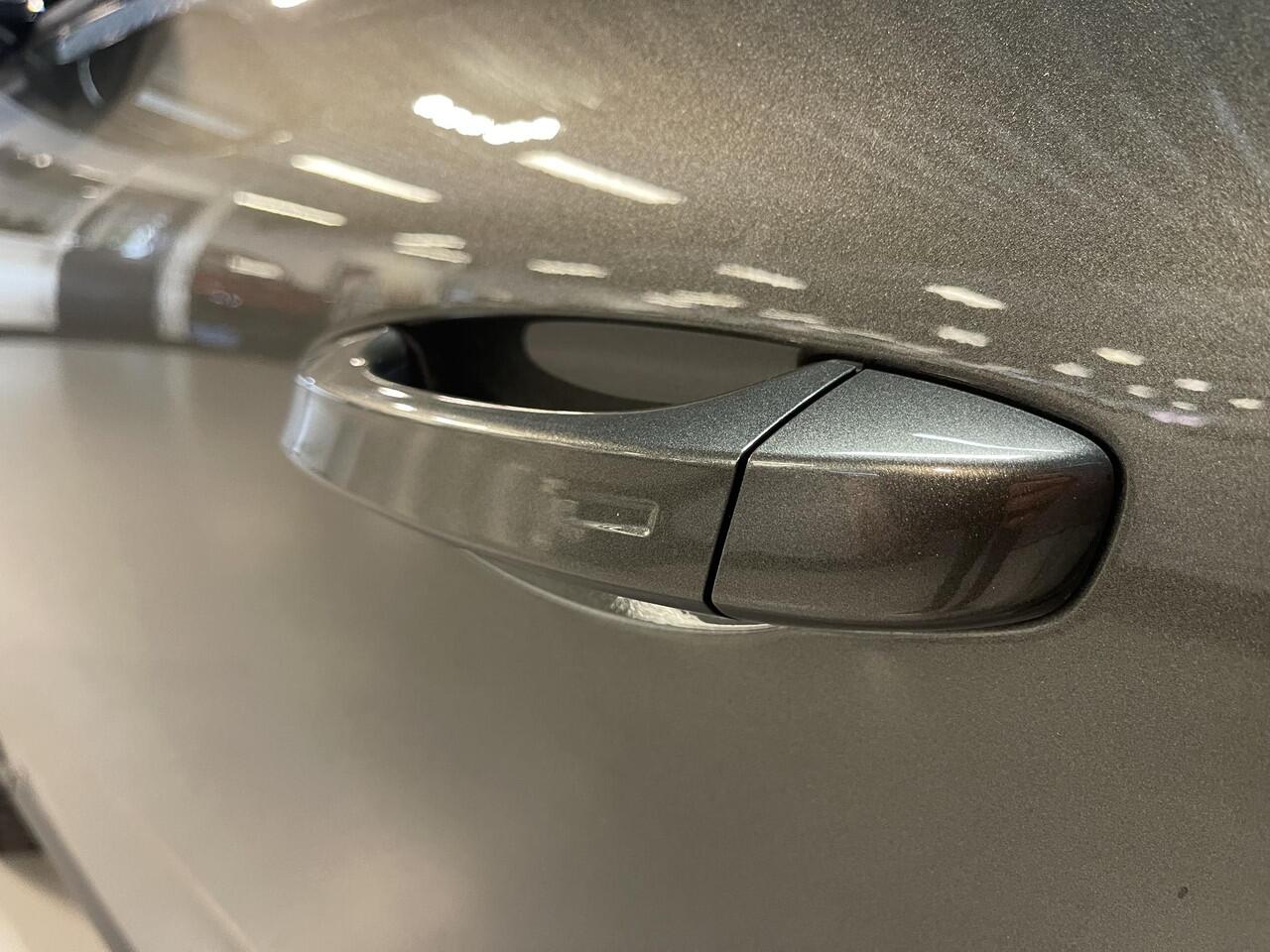 Citroen C5 X 1.6 Plug-in Hybrid 225 Shine 19''/Leder + memory/Elektrische klep/Dodehoek/Head-up display/Keyless/Stuur+stoelverwarming/DAB+/Camera