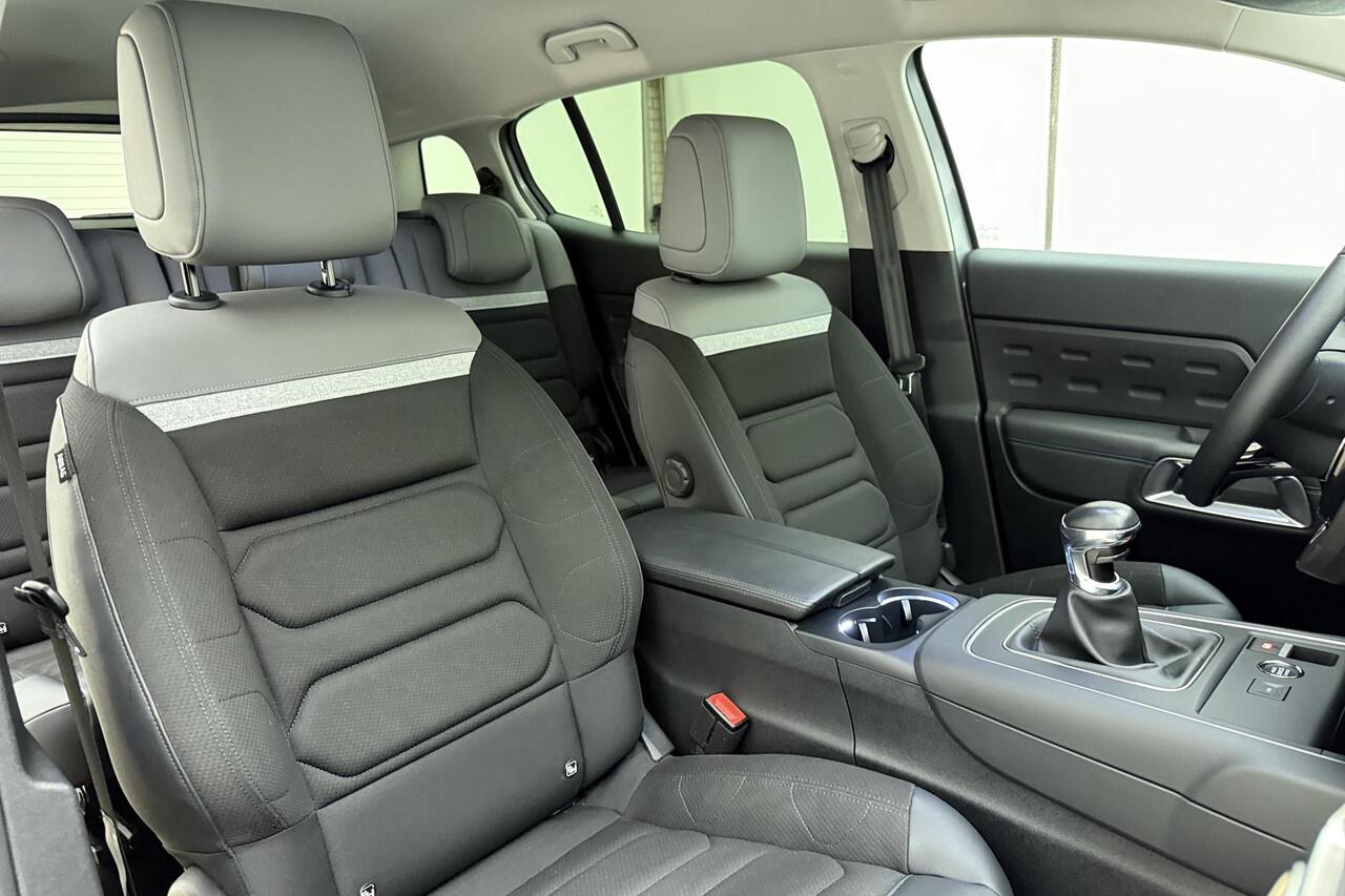 Citroen C5 Aircross 1.2T 130pk C-Series | Comfort Seats | PHC Vering | Achteruitrijcamera | Navigatie | PDC | Privacy Glass | Dodehoek detectie