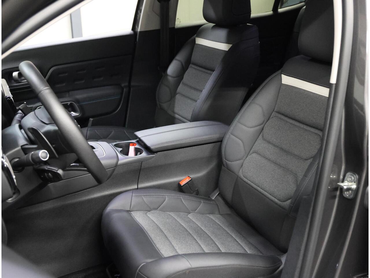 Citroen C5 Aircross 1.6 Plug-in Hybrid 225PK Business Plus | 1ste eigenaar | AppleCarPlay/AndroidAuto | Navigatie | Stof/Lederen Bekleding | Cruise Control | Camera | Keyless | LED | Isofix | Privacy Glass |