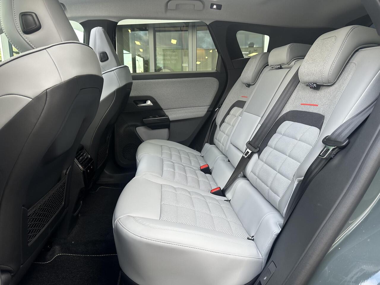 Citroen C5 Aircross 1.2 Hybrid 145 Max | Comfort Seats | Adaptive Cruise Control | Climate Control | Parkeercamera/-sensoren | Panoramadak | PHC onderstel | Appel Carplay/Android Auto | Full LED | Elektrische kofferbak | Stoelverwarming/-massage | Head-Up Display | 