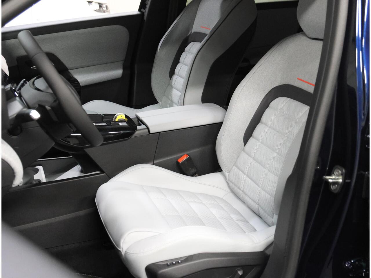 Citroen C5 Aircross Business Comfort Range 73 kWh | Panoramadak | Warmtepomp | Verwarmde/Geventileerde Elektrische Stoelen | Adaptive CruiseControl met Stop&Go | AppleCarPlay/AndroidAuto | Navigatie | ClimateControl |
