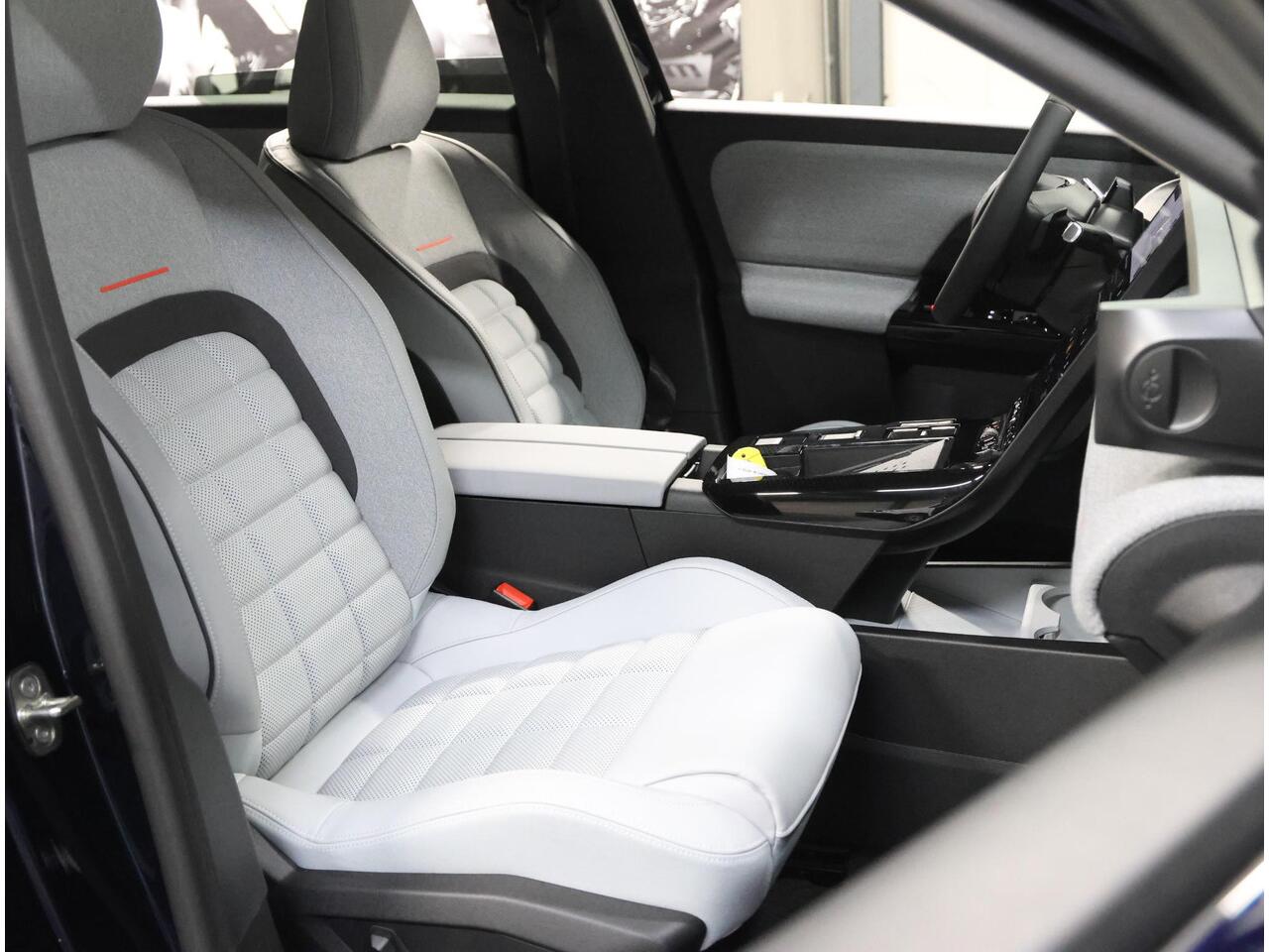 Citroen C5 Aircross Business Comfort Range 73 kWh | Panoramadak | Warmtepomp | Verwarmde/Geventileerde Elektrische Stoelen | Adaptive CruiseControl met Stop&Go | AppleCarPlay/AndroidAuto | Navigatie | ClimateControl |