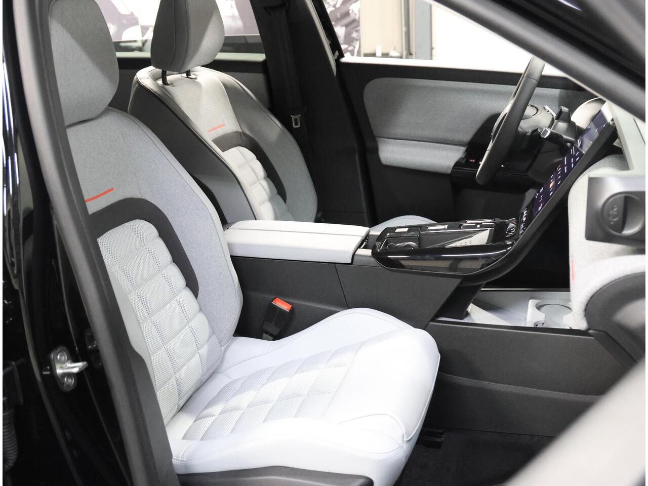 Citroen C5 Aircross Business Comfort Range 73 kWh | Incl. ¤4.314,88 Korting! | Panoramadak | Warmtepomp | Verwarmde/Geventileerde Elektrische Stoelen | Adaptive CruiseControl met Stop&Go | AppleCarPlay/AndroidAuto | Navigatie | ClimateControl |