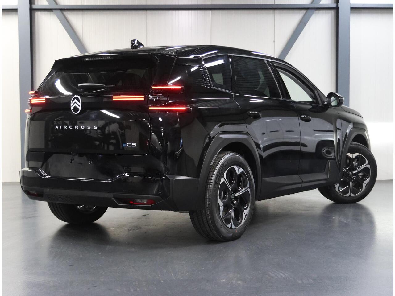 Citroen C5 Aircross Business Comfort Range 73 kWh | Incl. ¤4.314,88 Korting! | Panoramadak | Warmtepomp | Verwarmde/Geventileerde Elektrische Stoelen | Adaptive CruiseControl met Stop&Go | AppleCarPlay/AndroidAuto | Navigatie | ClimateControl |