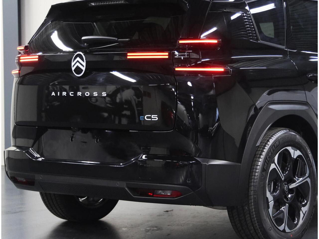 Citroen C5 Aircross Business Comfort Range 73 kWh | Incl. ¤4.314,88 Korting! | Panoramadak | Warmtepomp | Verwarmde/Geventileerde Elektrische Stoelen | Adaptive CruiseControl met Stop&Go | AppleCarPlay/AndroidAuto | Navigatie | ClimateControl |