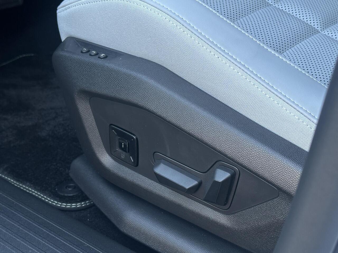 Citroen C5 Aircross Business Comfort Range 73 kWh | Panorama | Stuur-/Stuurverwarming | Stoelmassage | Parkeercamera/-sensoren | DAB | Adaptive Cruise Control | Full LED | Apple Carplay/Android Auto | Navigatie | Climate Control | Head-Up Display | Draadloze telefoo