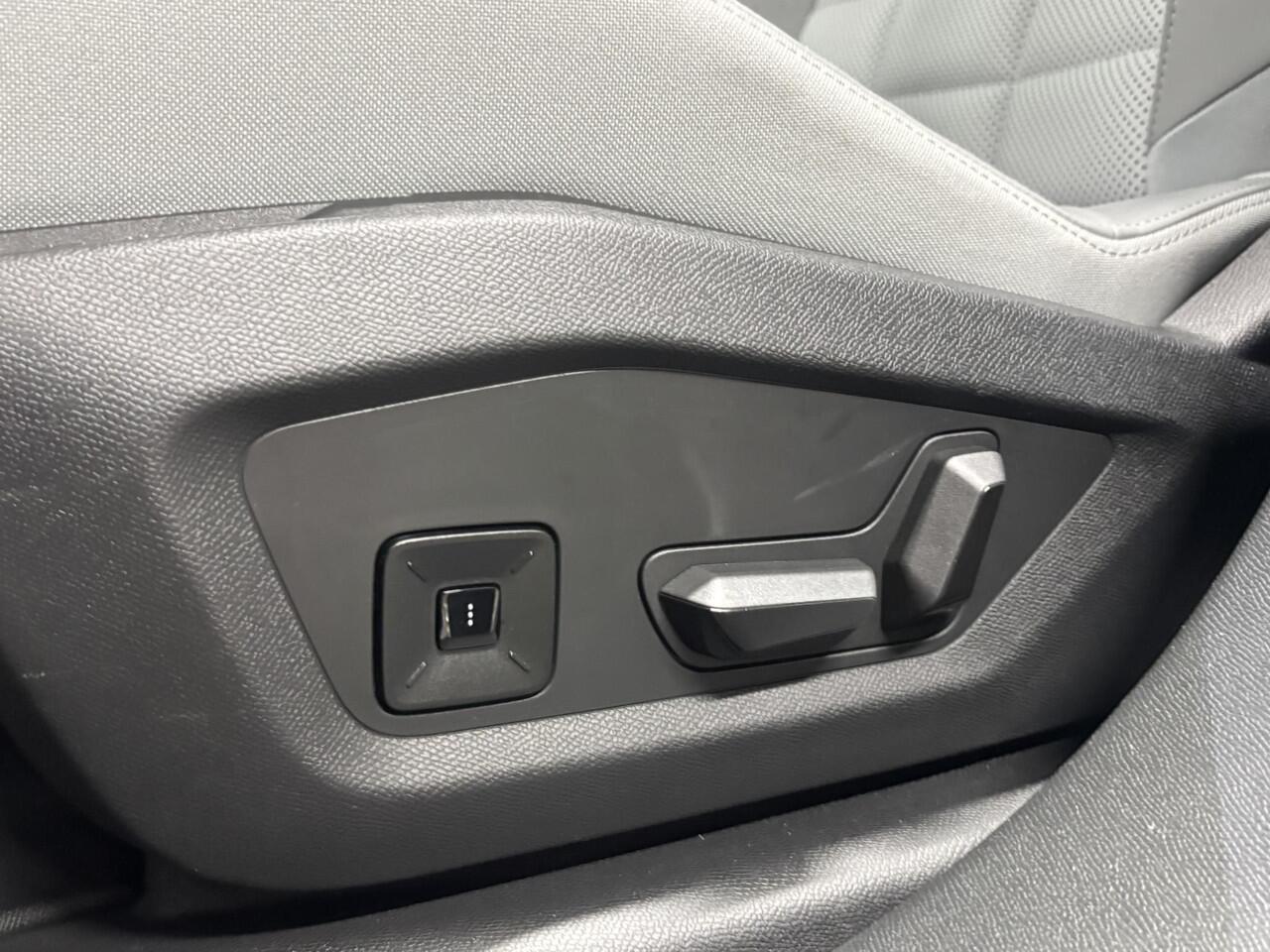 Citroen C5 Aircross Max EV 73kWh 210pk | WATERFALL TOUCHSCREEN | WARMTEPOMP | LEDER | STOELMASSAGE | SCHUIF/KANTELDAK | 20 INCH LM-VELGEN | ISOFIX |