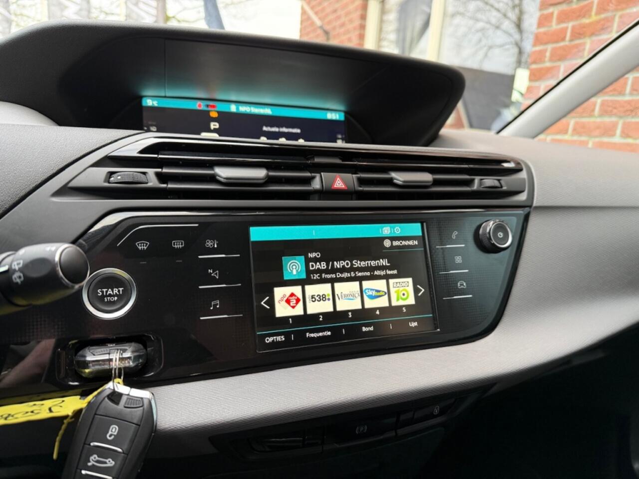 Citroen GRAND C4 PICASSO SpaceTourer 1.2 PureTech Bns 131 PK AUTOMAAT NIEUWE APK / TREKHAAK / RIJKLAA
