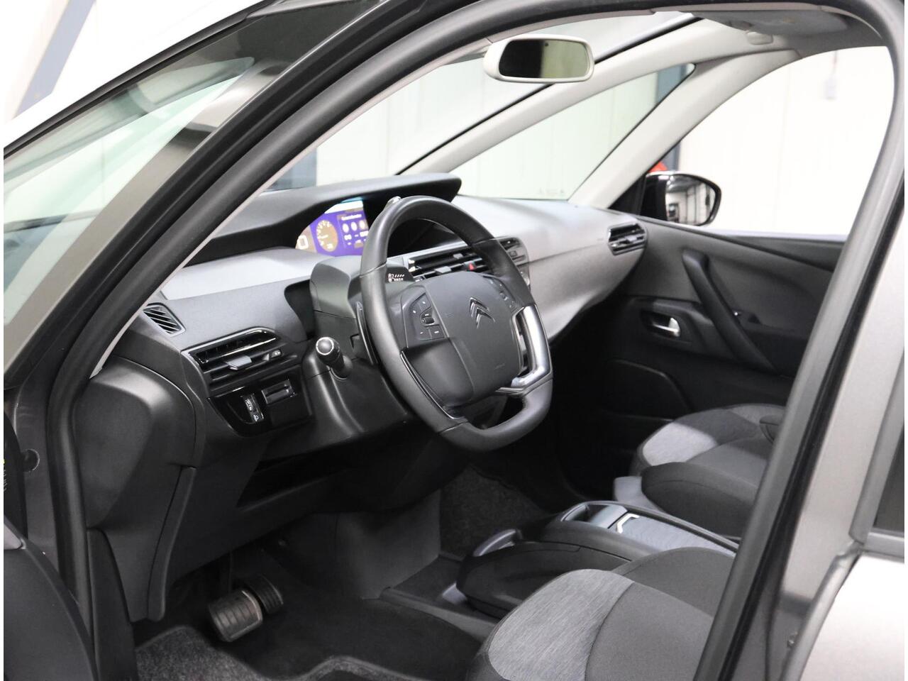 Citroen GRAND C4 PICASSO SpaceTourer 130PK Business | 1ste eigenaar | Trekhaak | Camera | 7 persoons | Armsteun | Cruise Control | Climate Control | Navigatie | AUTOMAAT | Stoelverwarming | Isofix | Privacy Glass |