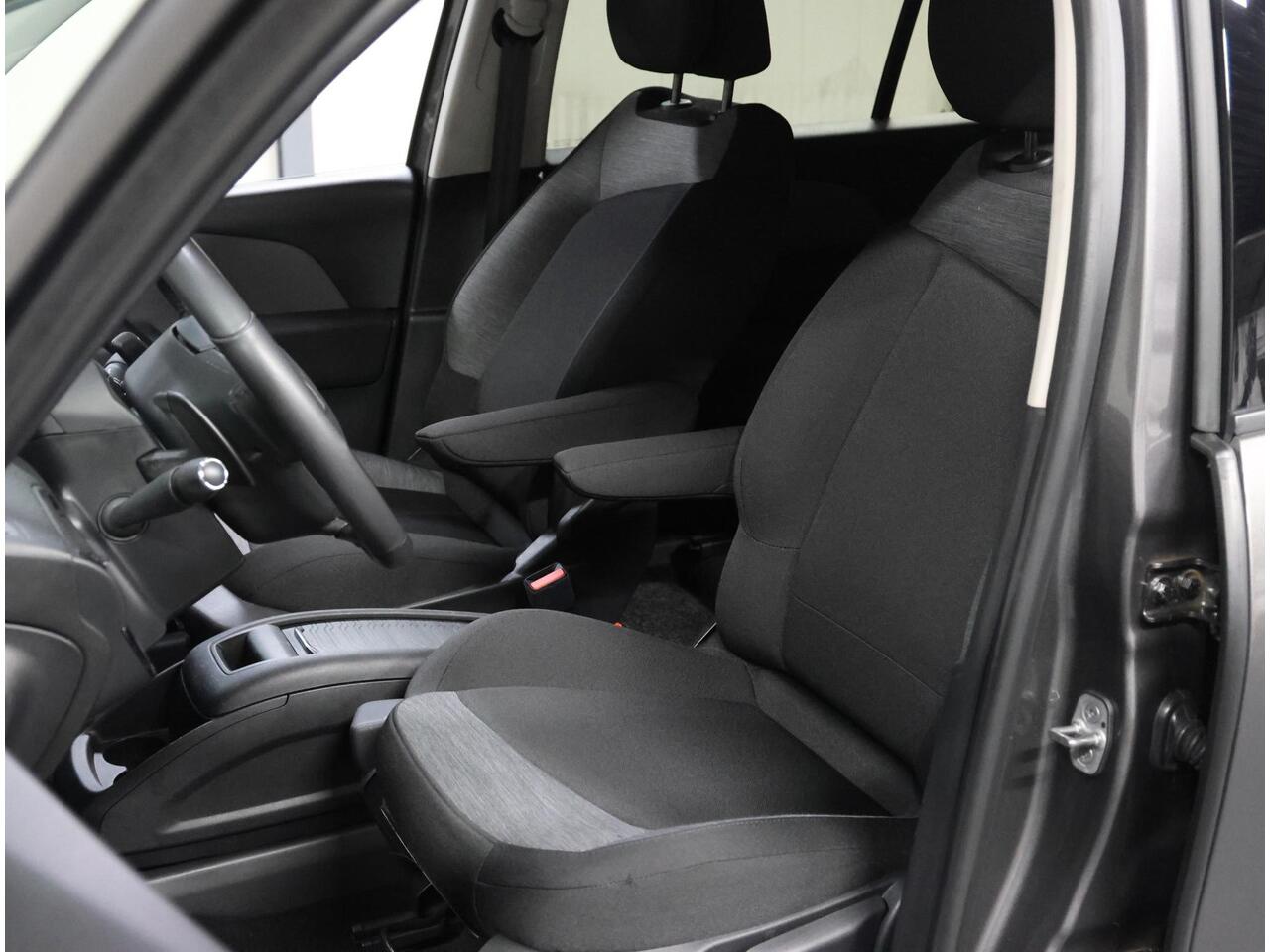 Citroen GRAND C4 PICASSO SpaceTourer 130PK Business | 1ste eigenaar | Trekhaak | Camera | 7 persoons | Armsteun | Cruise Control | Climate Control | Navigatie | AUTOMAAT | Stoelverwarming | Isofix | Privacy Glass |