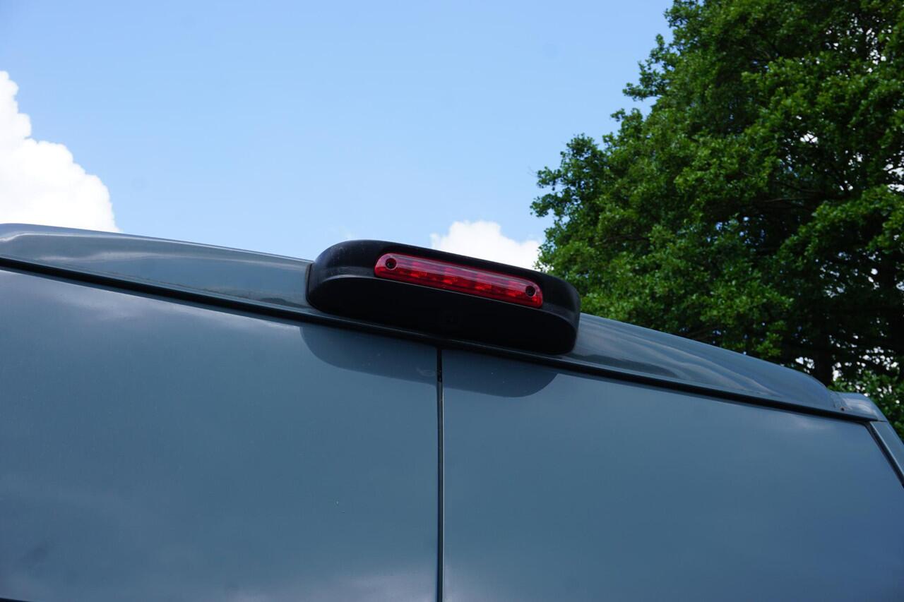 Citroen JUMPER 2.2 BlueHDi 165 L4H3 Zwaar 3.5t Nieuw |Camera |Cruise |Carplay |Airco |Parkeersensoren |Dode-hoek detectie |Extra hoog en lang |Mooie camperbasis |BPM Voordeel |165 pk |Thunder grijs