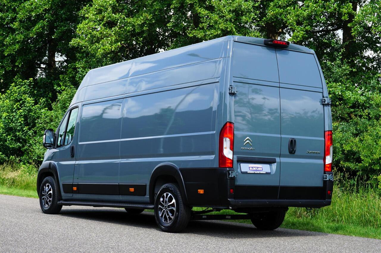 Citroen JUMPER 2.2 BlueHDi 165 L4H3 Zwaar 3.5t Nieuw |Camera |Cruise |Carplay |Airco |Parkeersensoren |Dode-hoek detectie |Extra hoog en lang |Mooie camperbasis |BPM Voordeel |165 pk |Thunder grijs