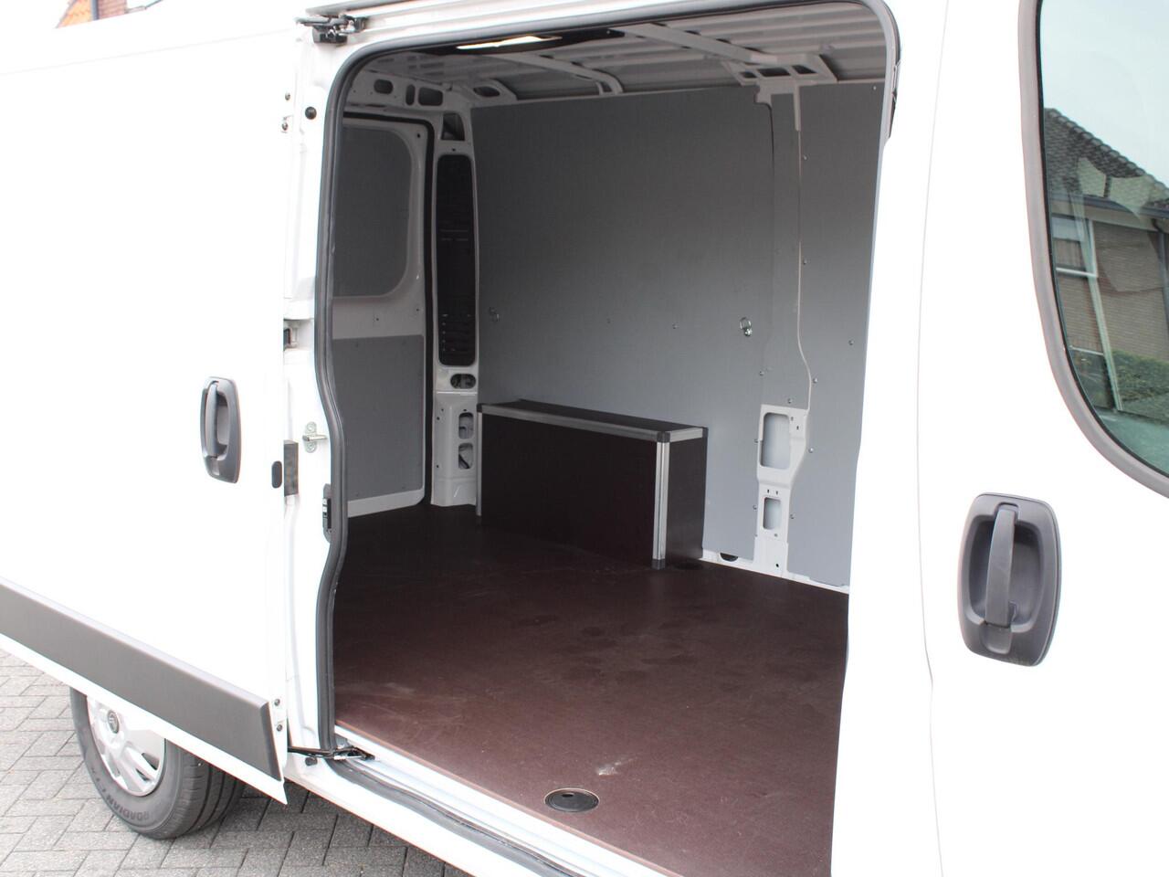 Citroen JUMPER 2.2 BlueHDi 120PK S&S L2H1 3.0t Trekhaak, Navigatie, Achteruitrijcamera, Cruise Control, Airco, Dodehoek Detectie