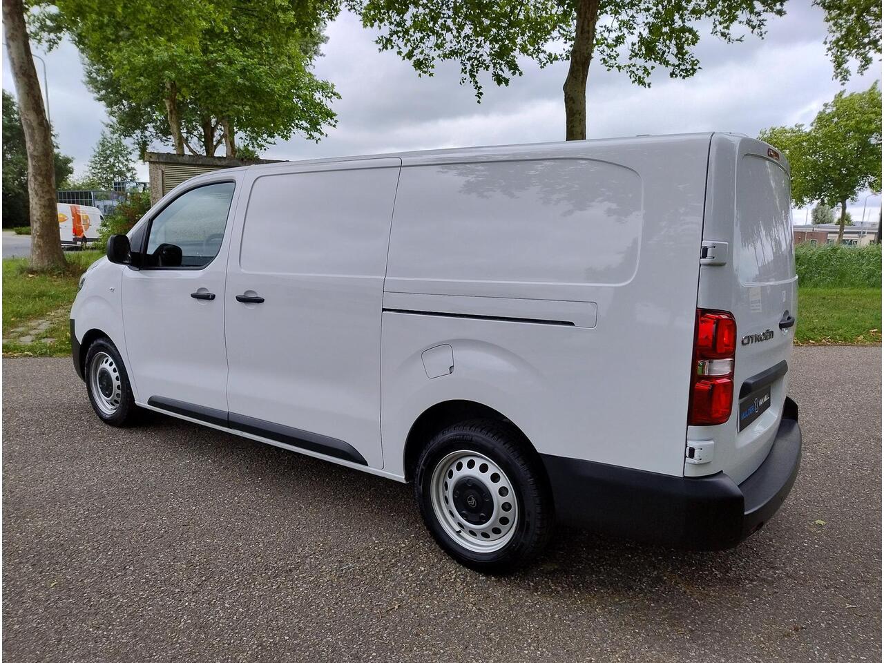 Citroen JUMPY L3 XL 2.0 BlueHDi 145pk EAT8 AUTOMAAT | Dubbele schuifdeur | Multimedia | Apple Carplay | Android Auto | NAVI | Achteruitrijcamera | Parkeersensoren achter | Licht- en regensensor | Automatische verlichting | Mistlampen | Multifunctionele bank voorpassagi