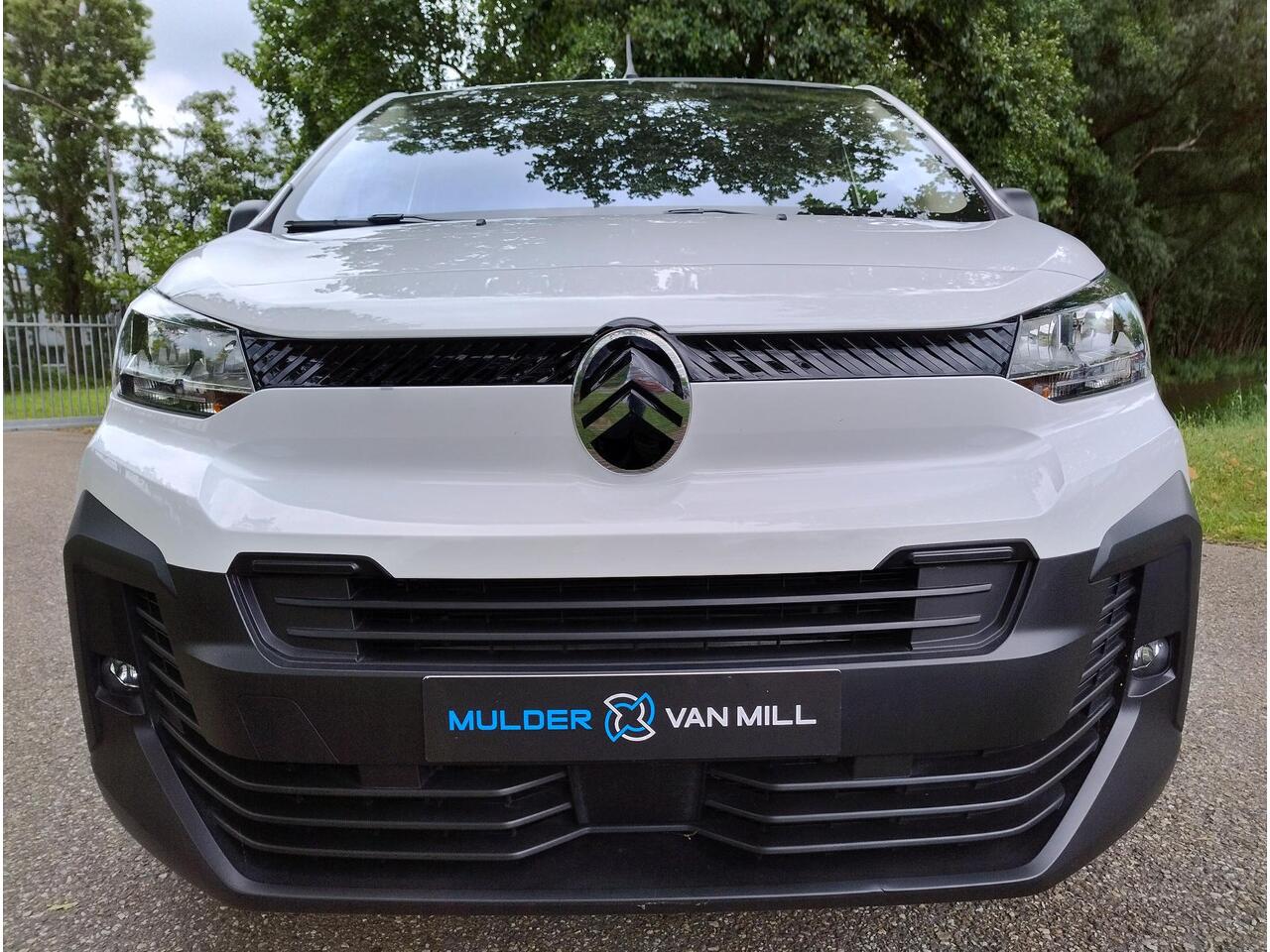 Citroen JUMPY L3 XL 2.0 BlueHDi 145pk EAT8 AUTOMAAT | Dubbele schuifdeur | Multimedia | Apple Carplay | Android Auto | NAVI | Achteruitrijcamera | Parkeersensoren achter | Licht- en regensensor | Automatische verlichting | Mistlampen | Multifunctionele bank voorpassagi