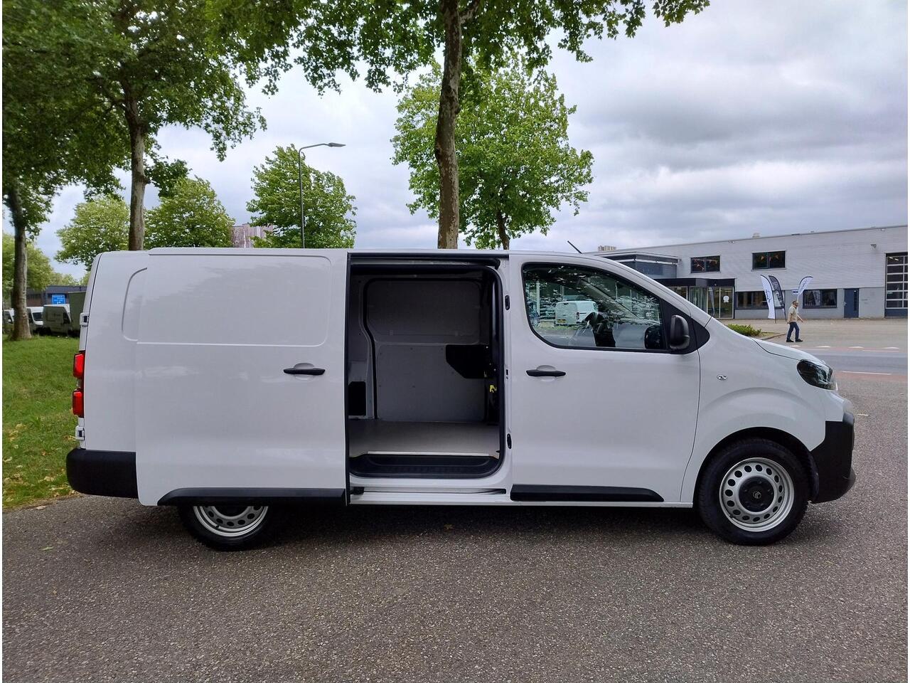 Citroen JUMPY L3 XL 2.0 BlueHDi 145pk EAT8 AUTOMAAT | Dubbele schuifdeur | Multimedia | Apple Carplay | Android Auto | NAVI | Achteruitrijcamera | Parkeersensoren achter | Licht- en regensensor | Automatische verlichting | Mistlampen | Multifunctionele bank voorpassagi