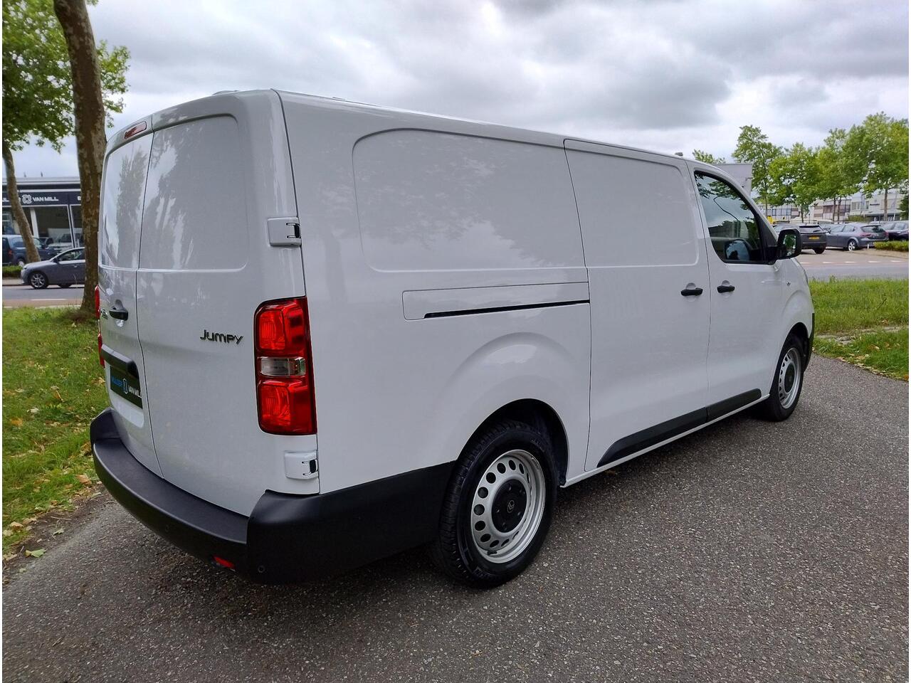 Citroen JUMPY L3 XL 2.0 BlueHDi 145pk EAT8 AUTOMAAT | Dubbele schuifdeur | Multimedia | Apple Carplay | Android Auto | NAVI | Achteruitrijcamera | Parkeersensoren achter | Licht- en regensensor | Automatische verlichting | Mistlampen | Multifunctionele bank voorpassagi