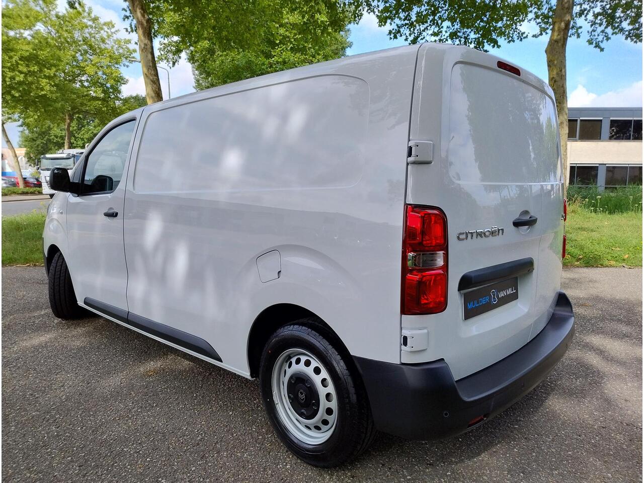 Citroen JUMPY L2 2.0 BlueHDI 145pk | BPM vrij | NAVI | Multimedia | Apple Carplay | Android Auto | Digital cockpit | Achteruitrijcamera | Parkeersensoren voor en achter | Dode hoek detectie | Elektrisch inklapbare spiegels | Bestuurdersstoel comfort met armsteun | Ban