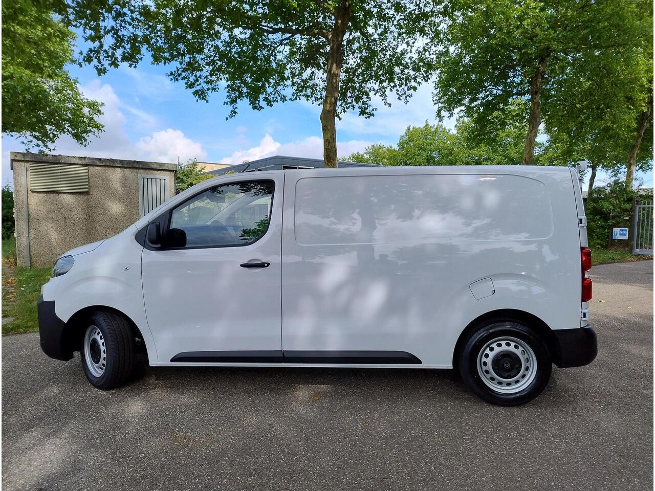 Citroen JUMPY L2 2.0 BlueHDI 145pk | BPM vrij | NAVI | Multimedia | Apple Carplay | Android Auto | Digital cockpit | Achteruitrijcamera | Parkeersensoren voor en achter | Dode hoek detectie | Elektrisch inklapbare spiegels | Bestuurdersstoel comfort met armsteun | Ban