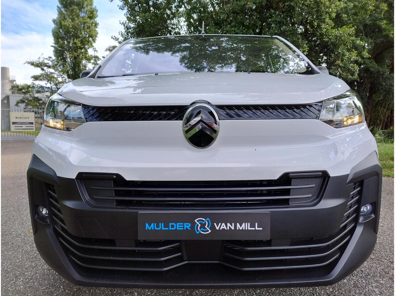 Citroen JUMPY L2 2.0 BlueHDI 145pk | BPM vrij | NAVI | Multimedia | Apple Carplay | Android Auto | Digital cockpit | Achteruitrijcamera | Parkeersensoren voor en achter | Dode hoek detectie | Elektrisch inklapbare spiegels | Bestuurdersstoel comfort met armsteun | Ban