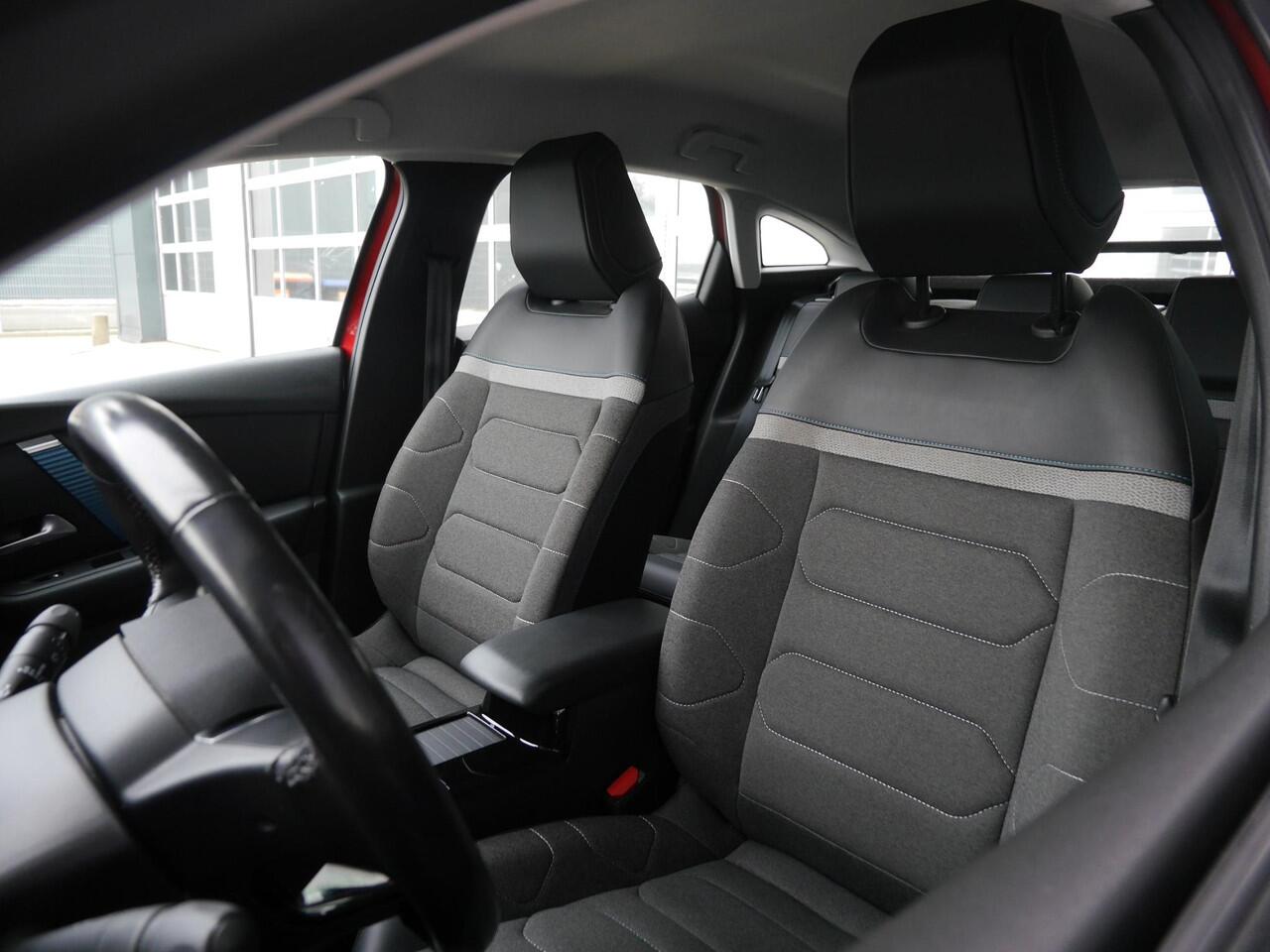 Citroen ë-C4 Feel Edition 50 kWh | Stoel en stuurverwarming | Head up display | Navigatie | Climate control | SOH waarde 89% | 18 inch lichtmetalen velgen | Achteruitrijcamera | Verwarmde voorruit