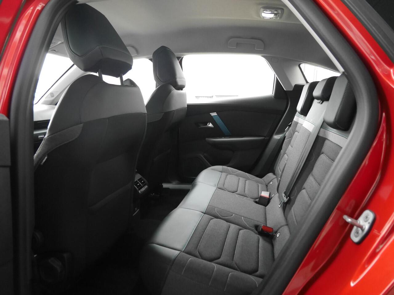 Citroen ë-C4 Feel Edition 50 kWh | Stoel en stuurverwarming | Head up display | Navigatie | Climate control | SOH waarde 89% | 18 inch lichtmetalen velgen | Achteruitrijcamera | Verwarmde voorruit