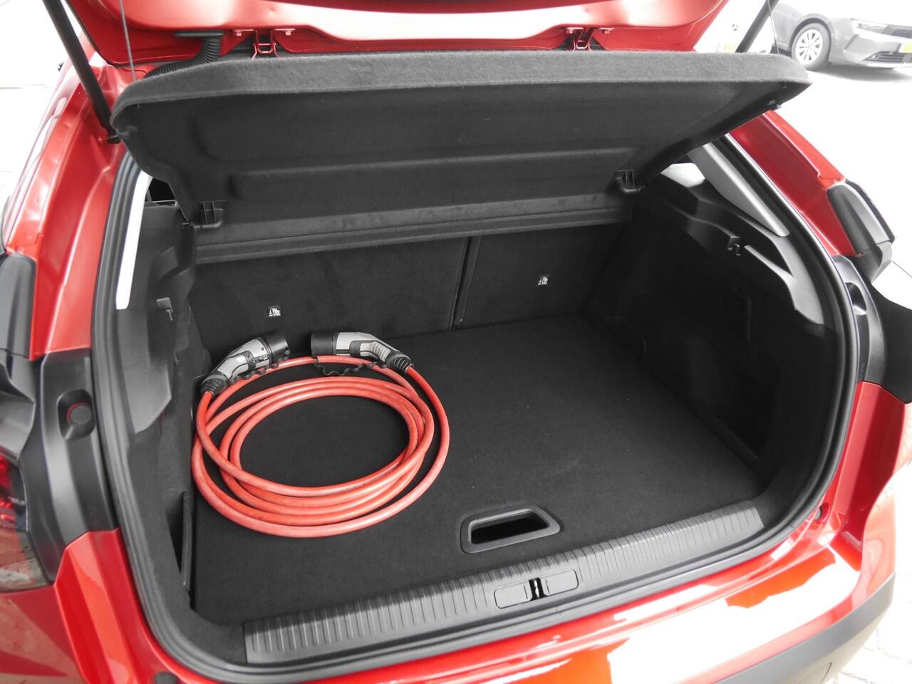 Citroen ë-C4 Feel Edition 50 kWh | Stoel en stuurverwarming | Head up display | Navigatie | Climate control | SOH waarde 89% | 18 inch lichtmetalen velgen | Achteruitrijcamera | Verwarmde voorruit