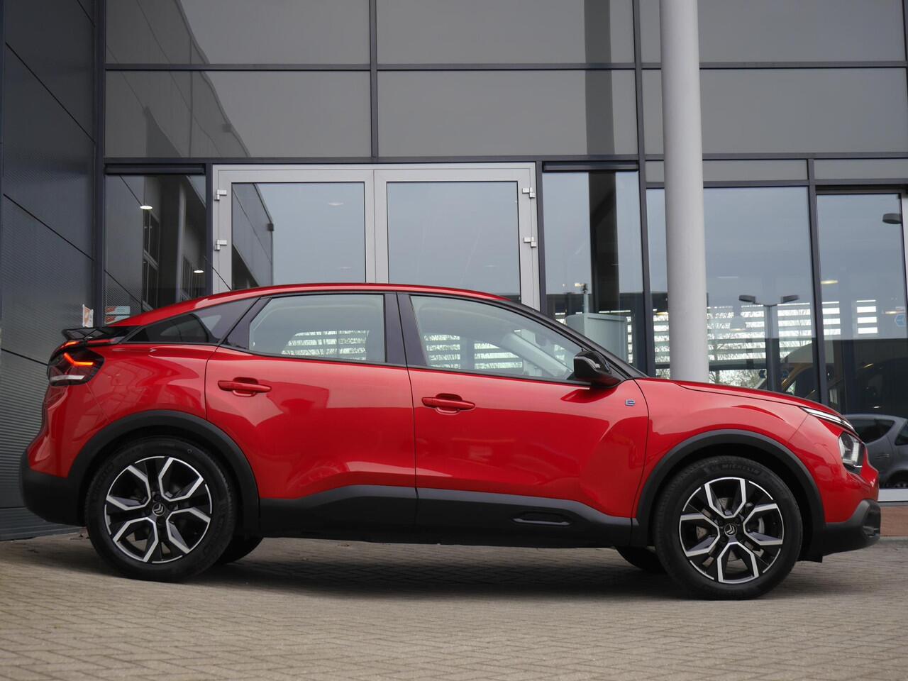 Citroen ë-C4 Feel Edition 50 kWh | Stoel en stuurverwarming | Head up display | Navigatie | Climate control | SOH waarde 89% | 18 inch lichtmetalen velgen | Achteruitrijcamera | Verwarmde voorruit