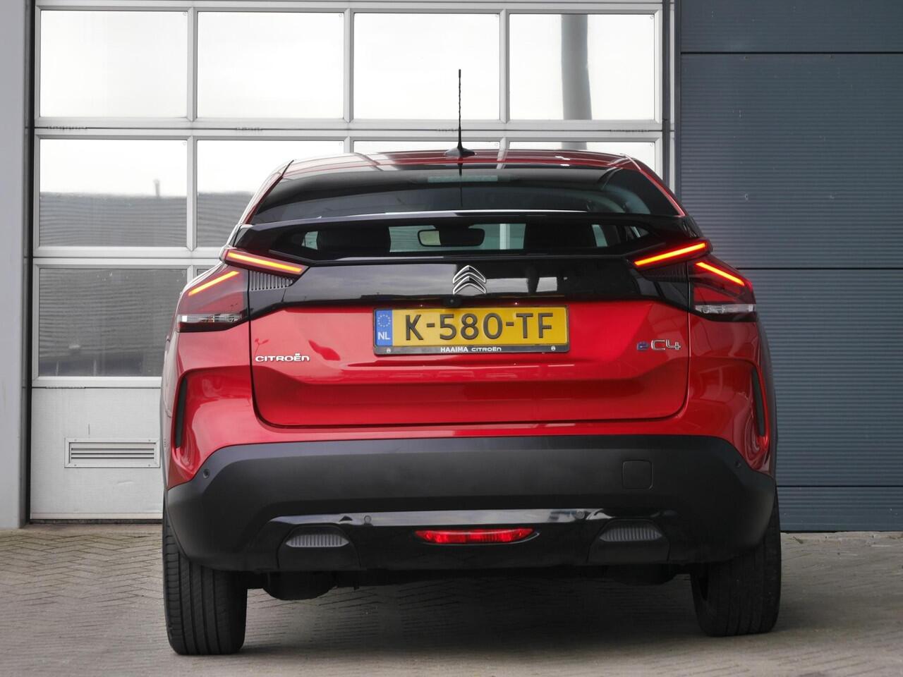 Citroen ë-C4 Feel Edition 50 kWh | Stoel en stuurverwarming | Head up display | Navigatie | Climate control | SOH waarde 89% | 18 inch lichtmetalen velgen | Achteruitrijcamera | Verwarmde voorruit