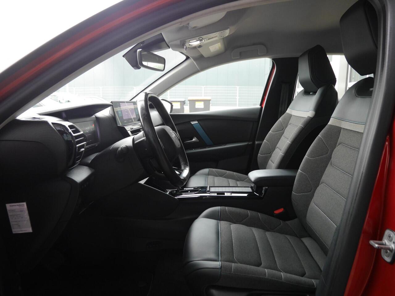 Citroen ë-C4 Feel Edition 50 kWh | Stoel en stuurverwarming | Head up display | Navigatie | Climate control | SOH waarde 89% | 18 inch lichtmetalen velgen | Achteruitrijcamera | Verwarmde voorruit