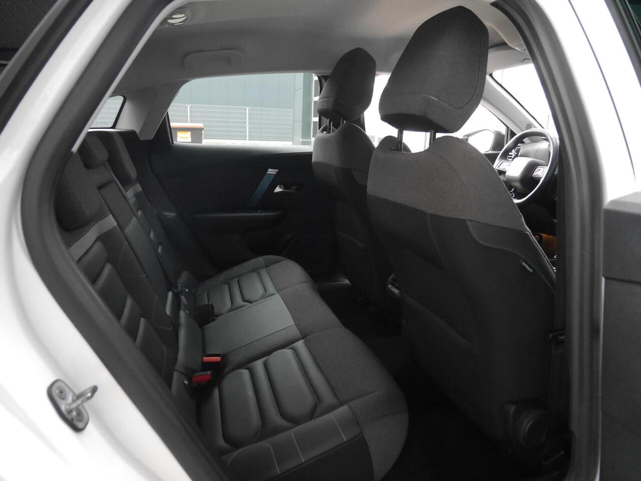 Citroen ë-C4 Shine 50 kWh | Keyless entry en start | 18 inch lichtmetalen velgen | Achteruitrijcamera | Adaptive cruise control | Head up display | Climate control | Extra getint glas