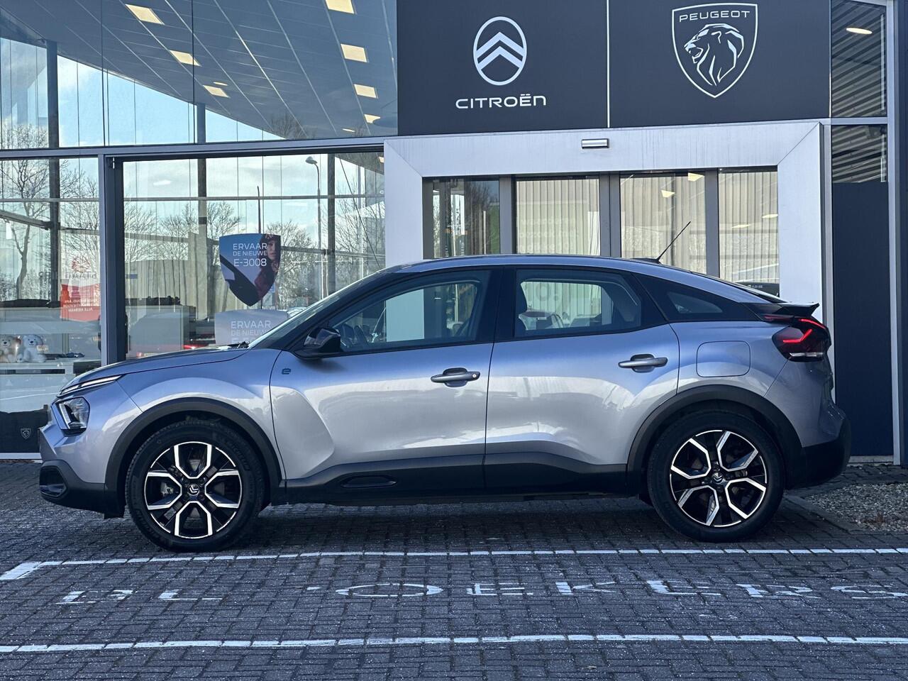 Citroen ë-C4 Feel Edition 50 kWh | Stoelverwarming | Navigatie | Climate Control | Head-Up Display | Full LED | Comfort Stoelen | Parkeercamera/-sensoren | Apple Carplay/Android Auto | DAB | Lichtmetalen velgen |