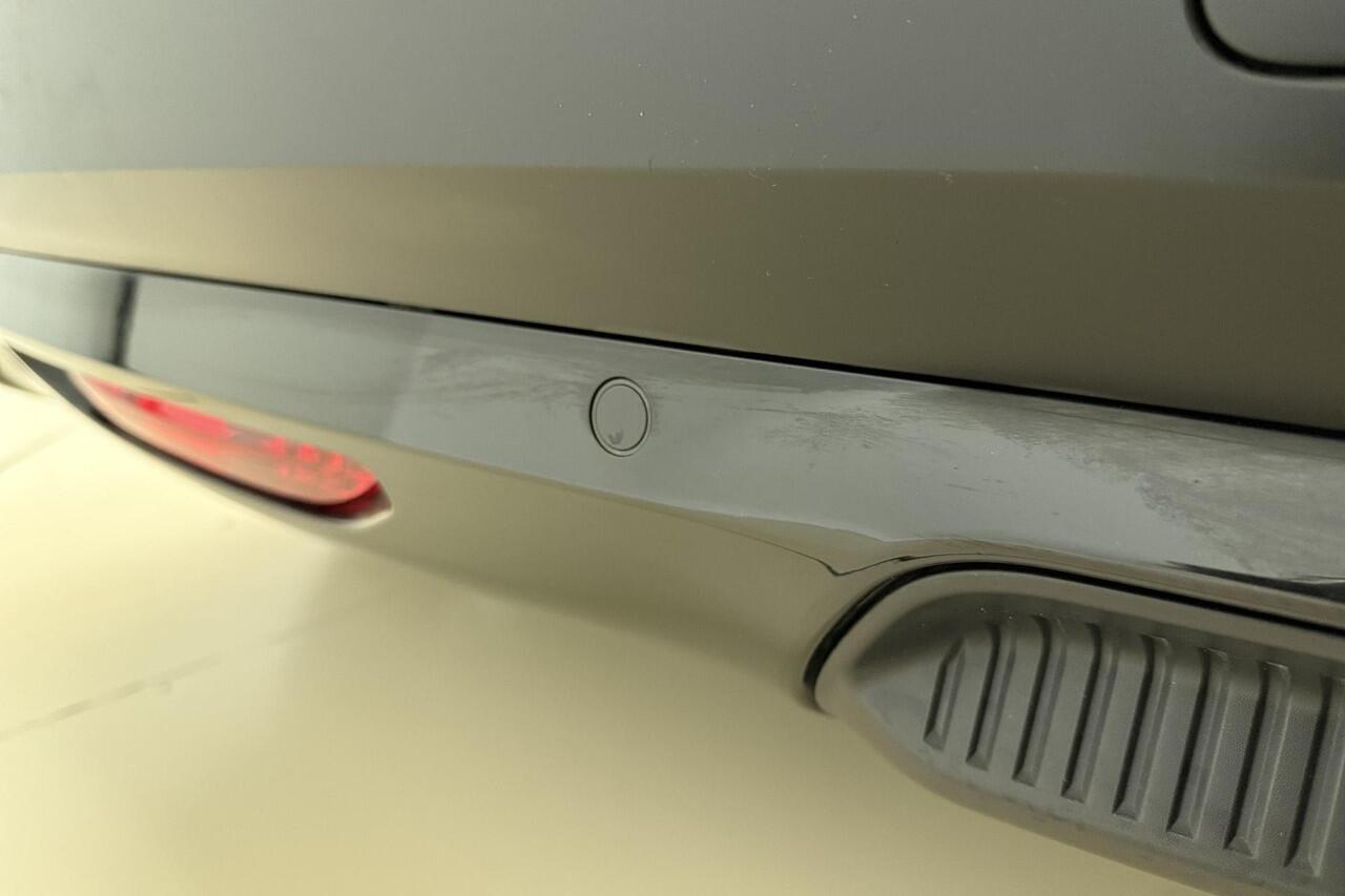 Citroen ë-C4 Feel Pack 50 kWh | Navigatie | Camera | Climate Control | 1e Eigenaar | 18'' LM Velgen | Full LED | Apple Carplay/Android Auto